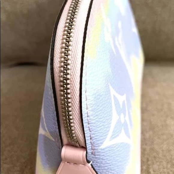 Pouch - Picture 3 of 9